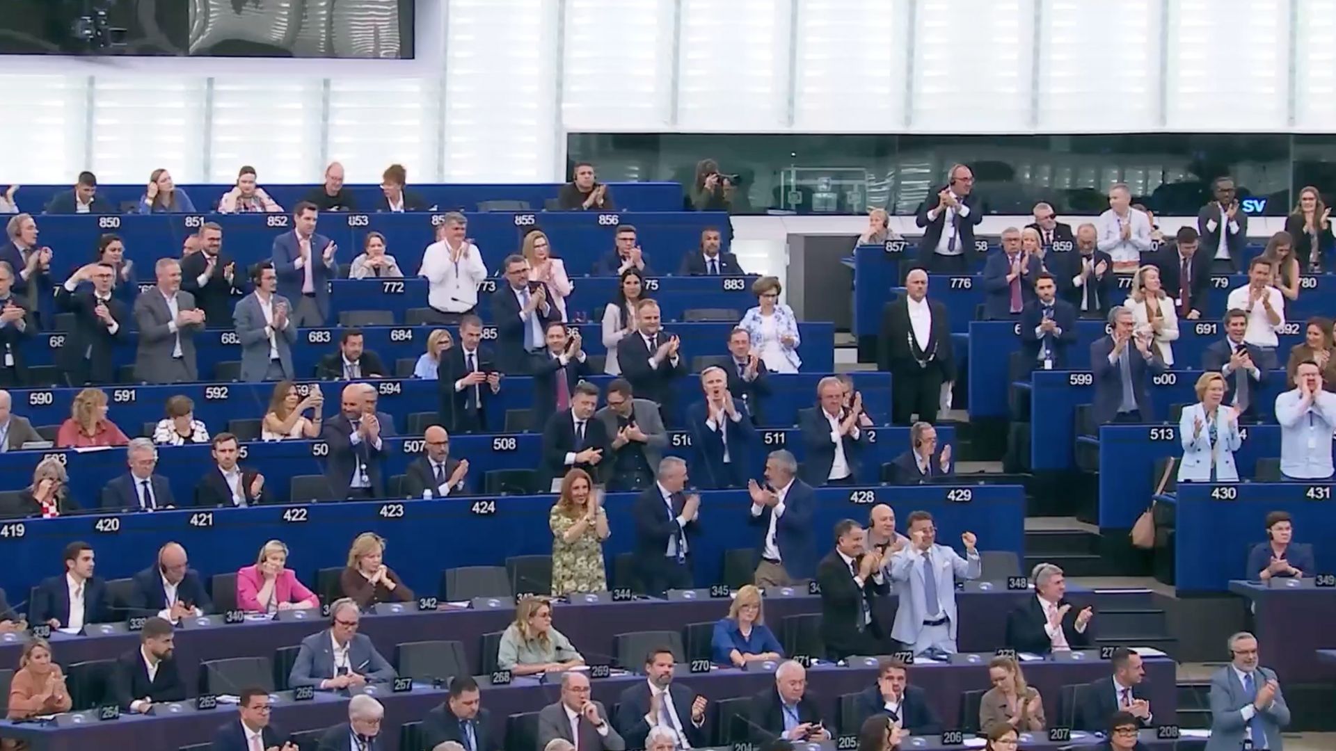 Chants follow EU Parliament vote on migrant returns law