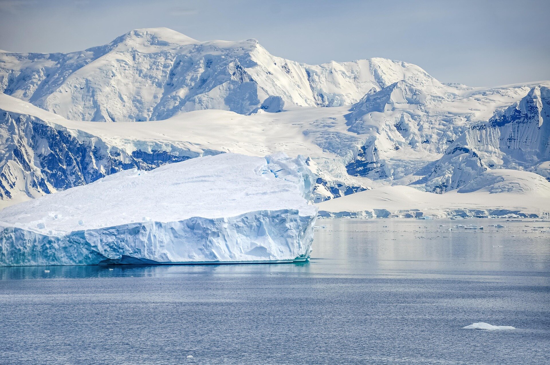 Satellite record maps Antarctic sea ice most exposed to waves