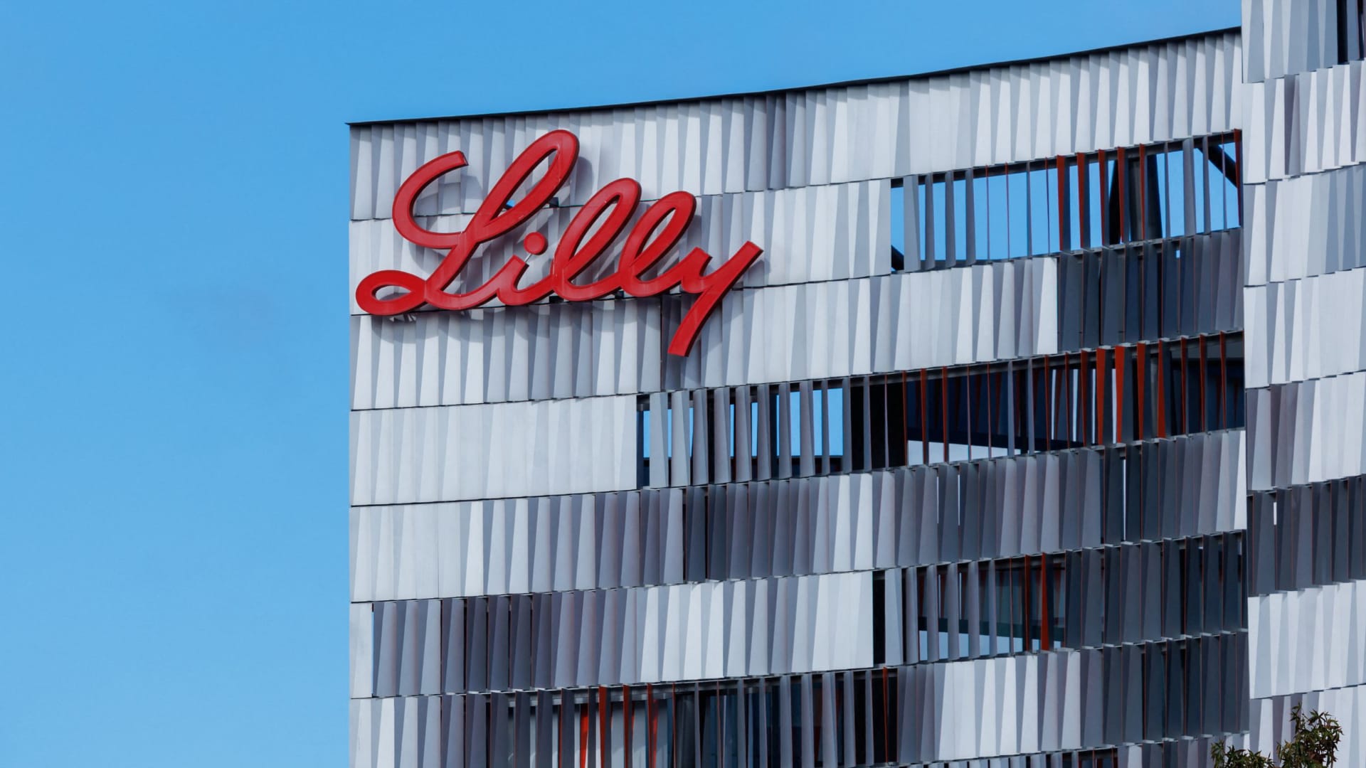 Eli Lilly plans 2027 retatrutide filing after two obesity trial wins