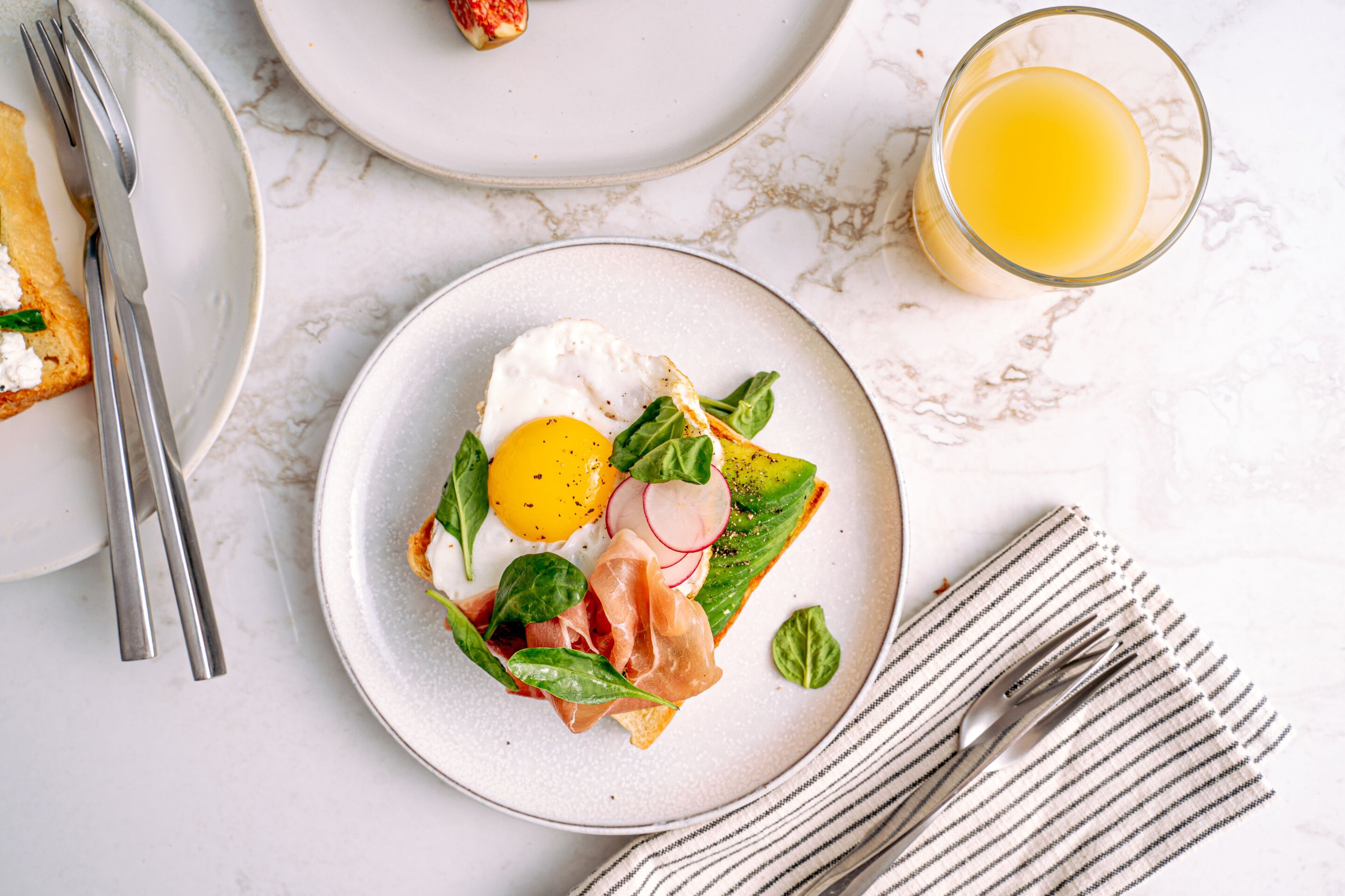 Breakfast for teens tied to better nutrient intake in controlled study