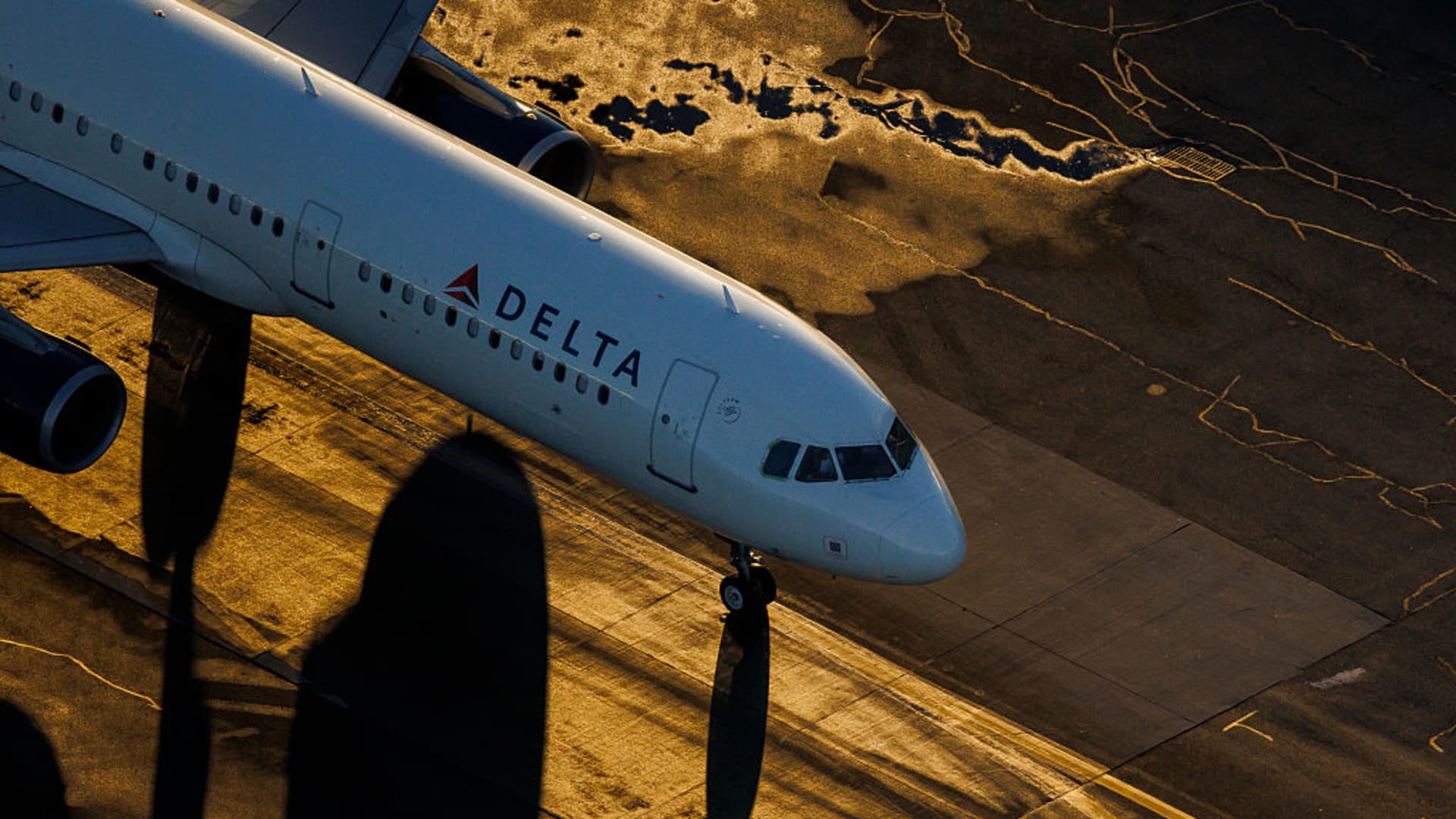 Delta adds stripped-down premium fares for business and first class
