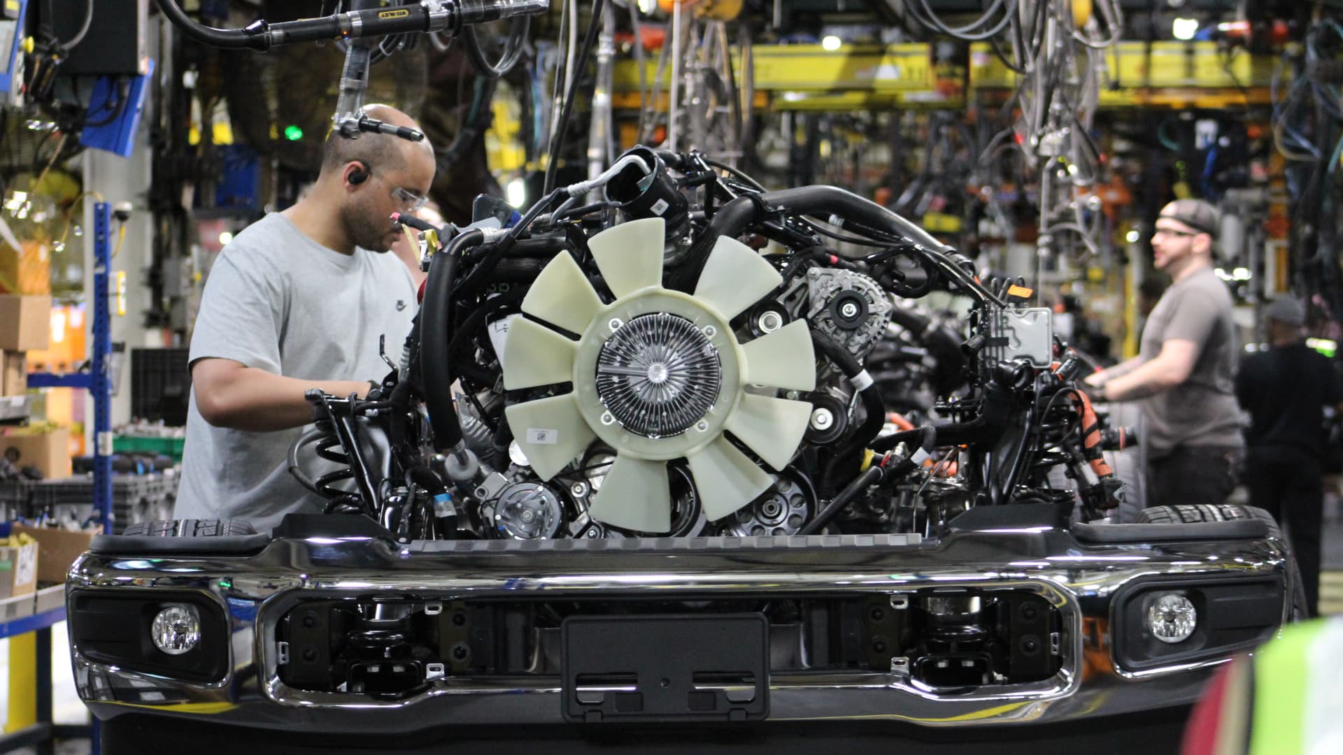 Automakers face USMCA limbo as extension deadline slips