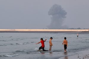 U.S. and Iran trade control claims over Strait of Hormuz