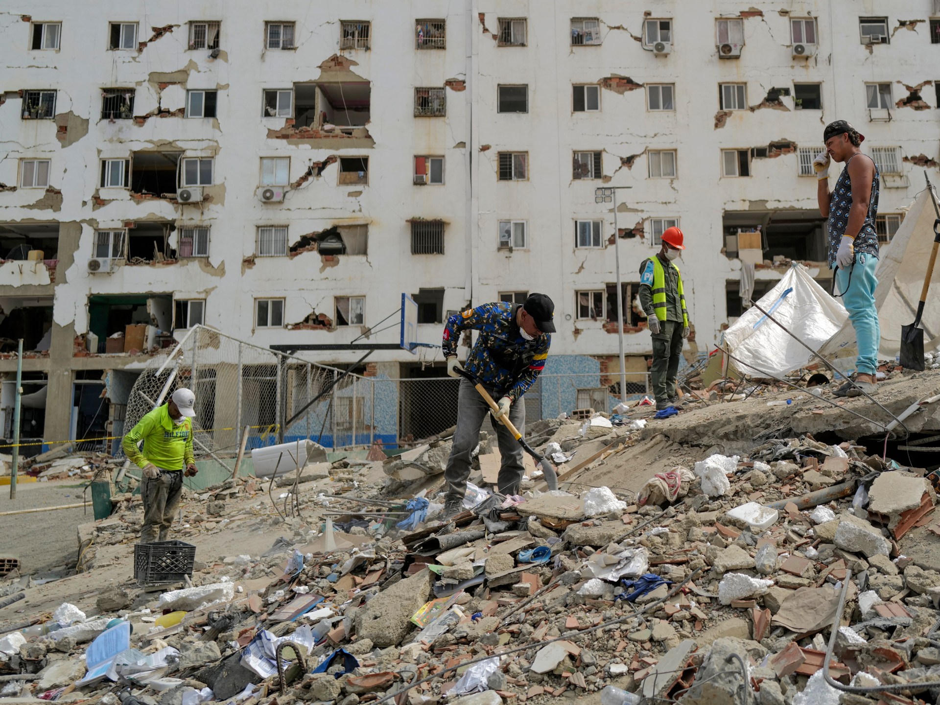Aftershock rattles Venezuela as rescuers search quake rubble