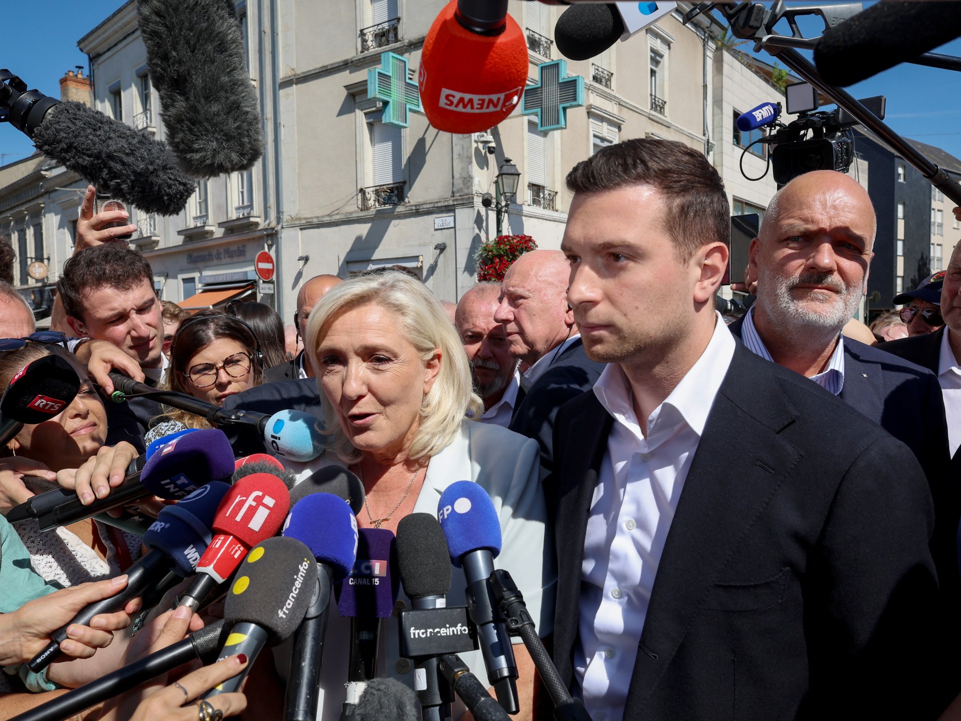 Le Pen opens 2027 campaign after court keeps candidacy alive