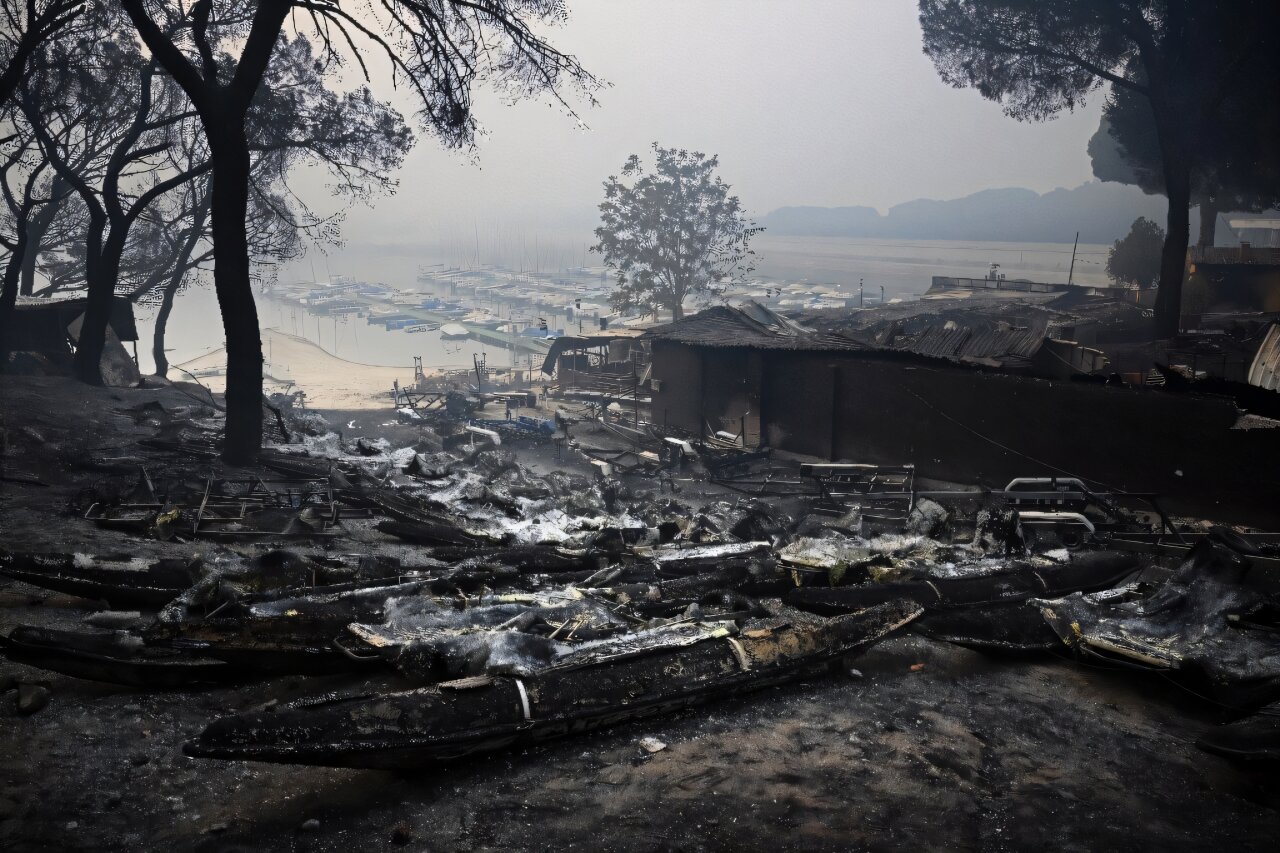 Spain wildfire records show three worst fires since 1961 came in two years