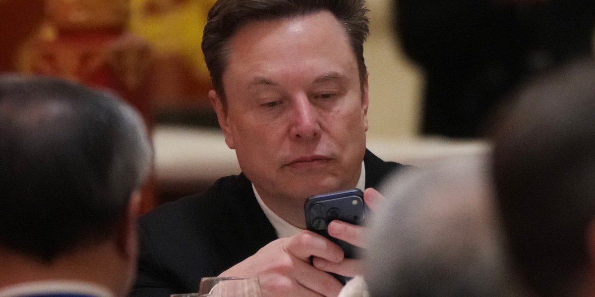 Musk nears $1 trillion as SpaceX debut lifts his paper wealth