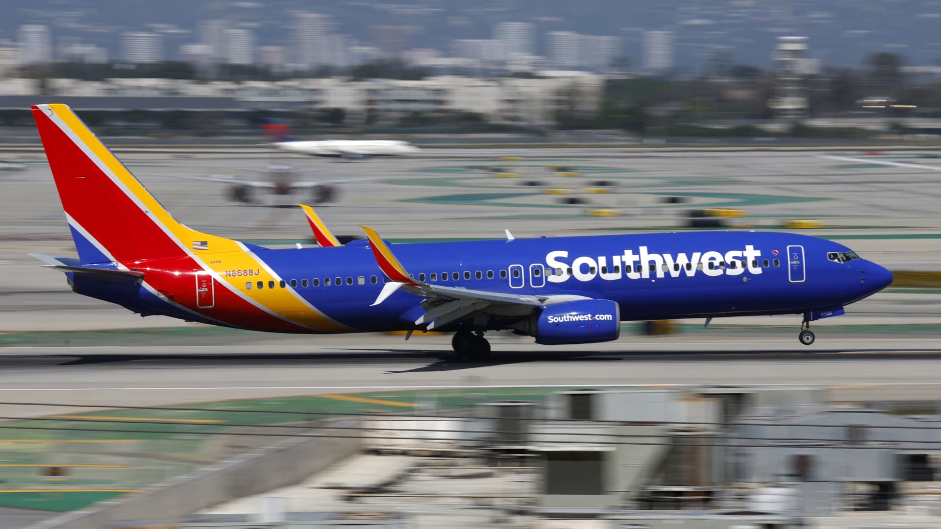 Southwest jet fuel shipment from Texas to LA highlights supply strain