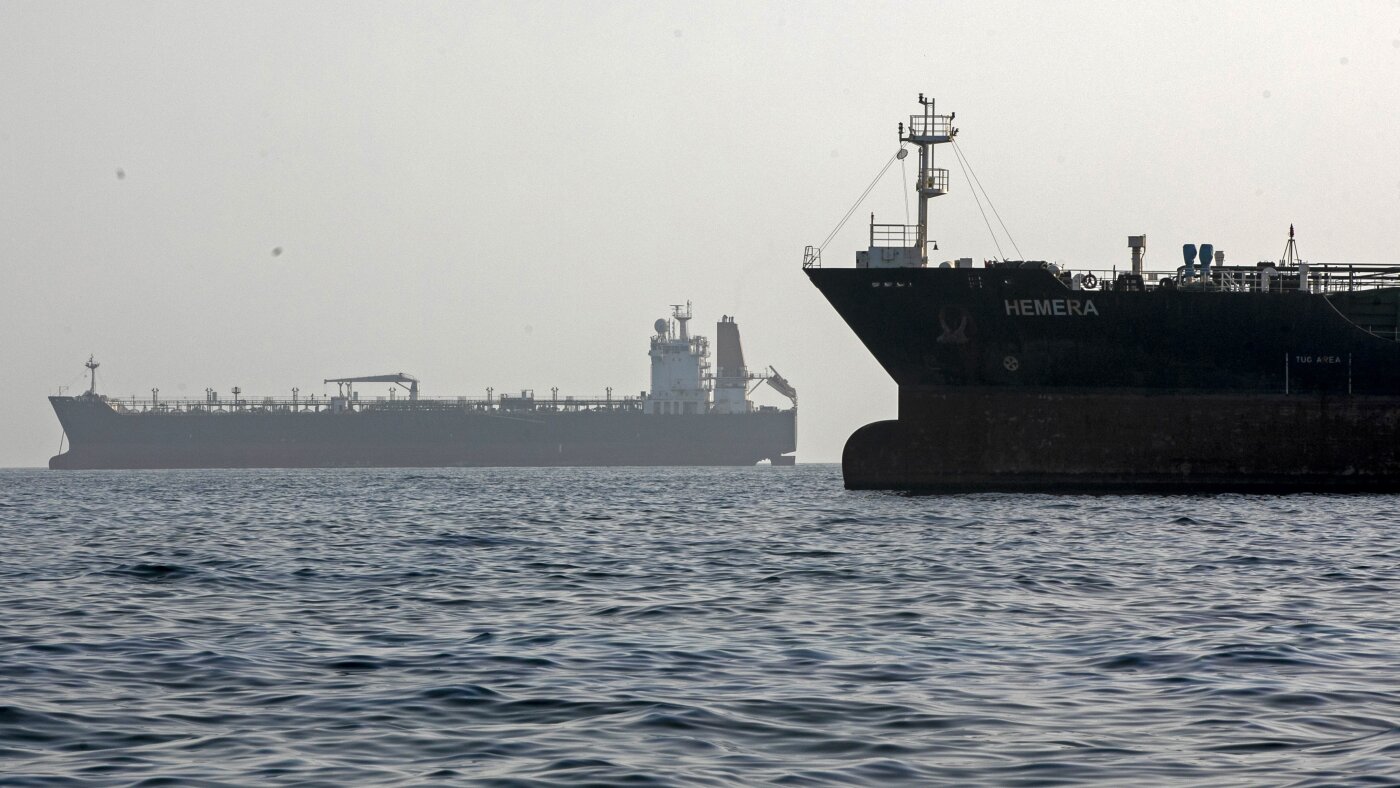 Oil futures fall after Trump says Iran deal is complete
