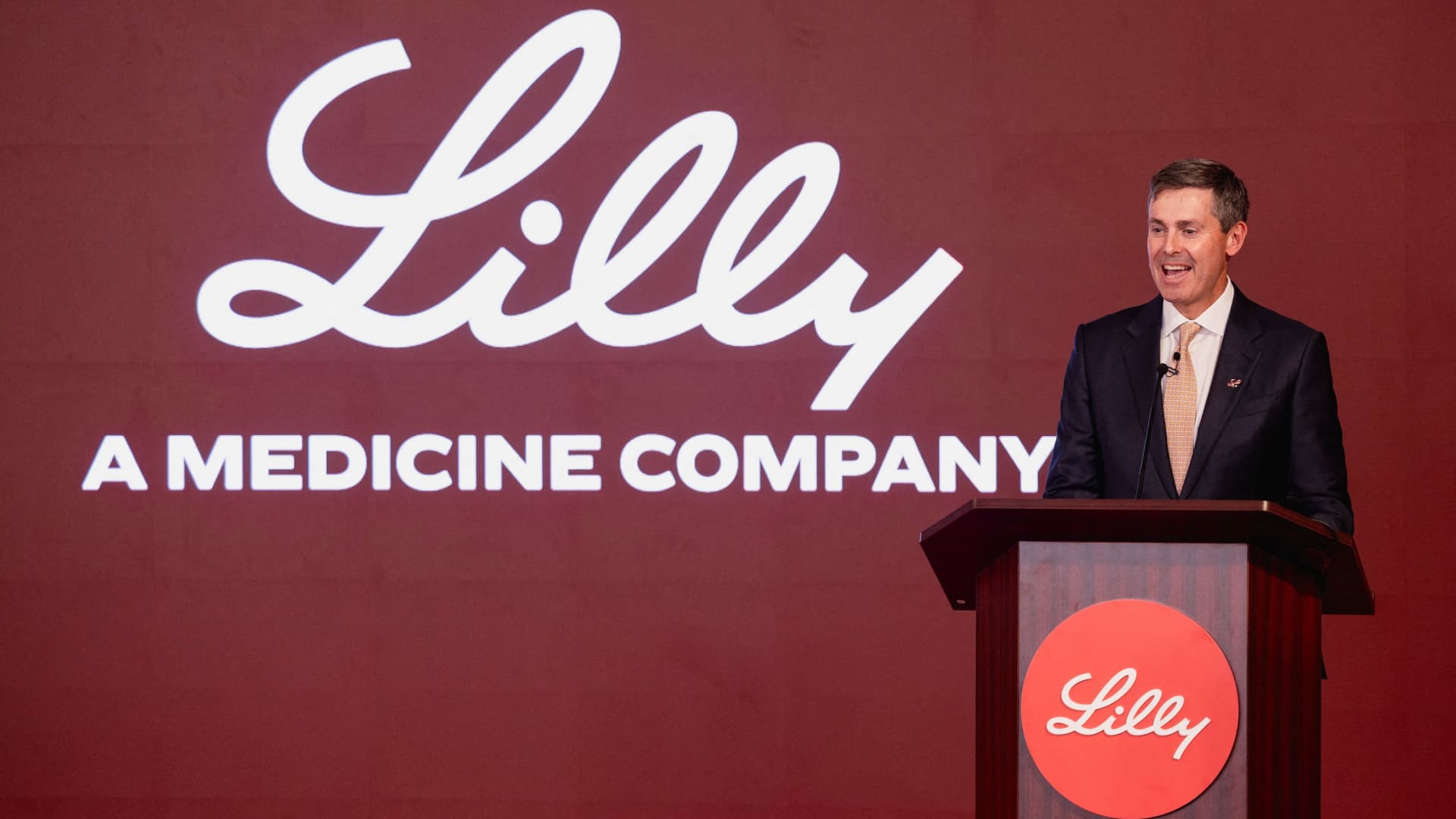 Drugmakers picked for FDA pilot to speed factory reviews