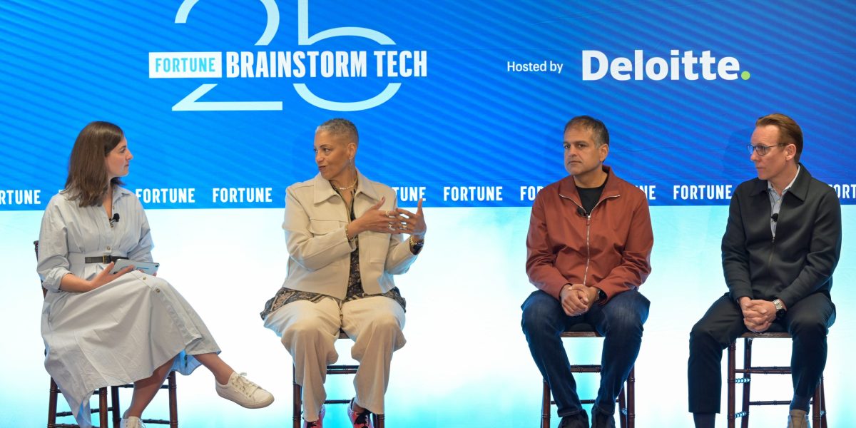 Experts say workplace habits are slowing enterprise AI returns