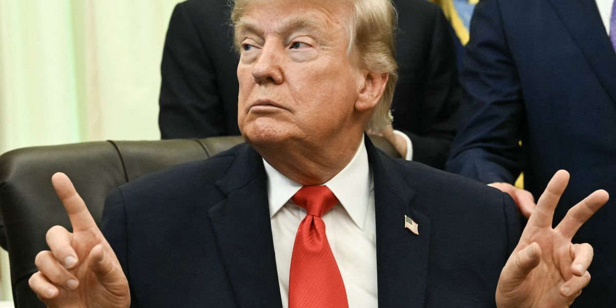 Trump touts Iran deal as clash with Netanyahu breaks into public view