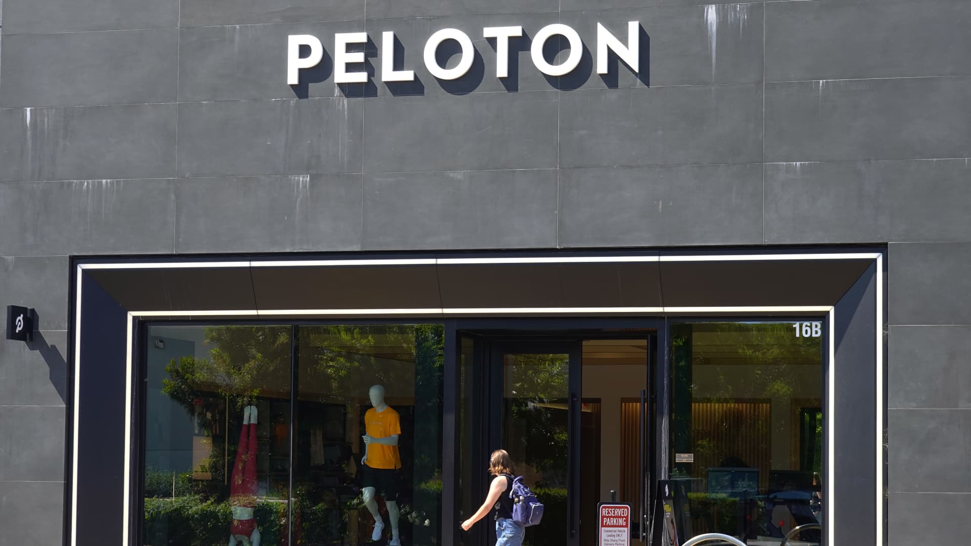 Peloton annual net profit marks turnaround, but sales outlook sends shares lower