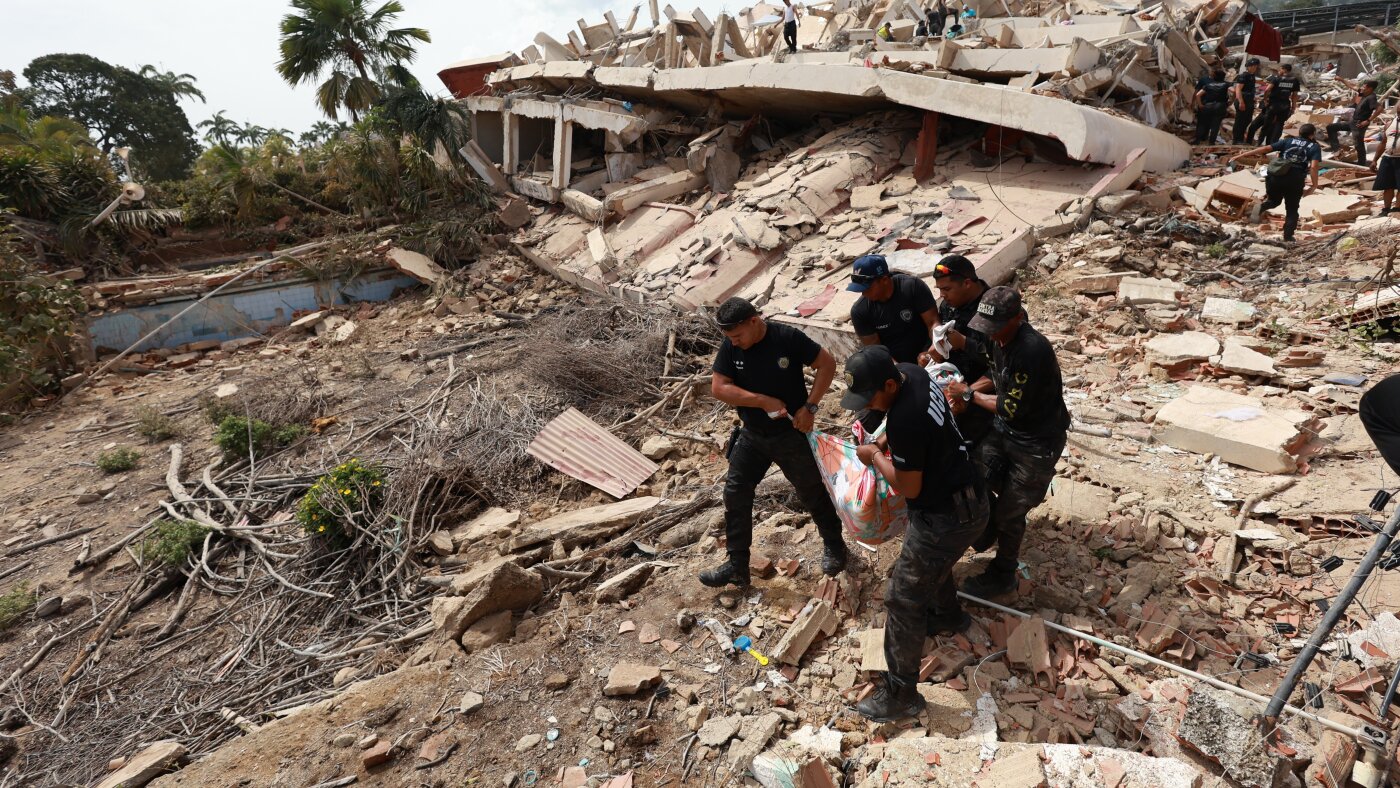 Aid group says hundreds may be trapped after Venezuela quakes