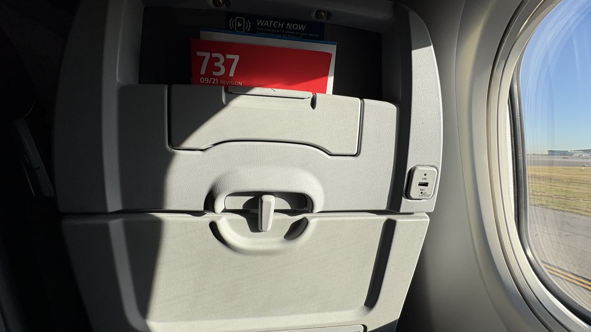 American Airlines seatback screens to return on narrowbody jets from 2028