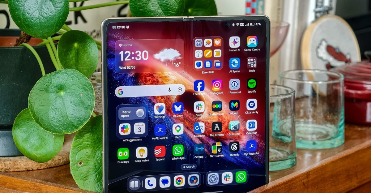 Honor Magic V6 reaches global markets with bigger foldable battery