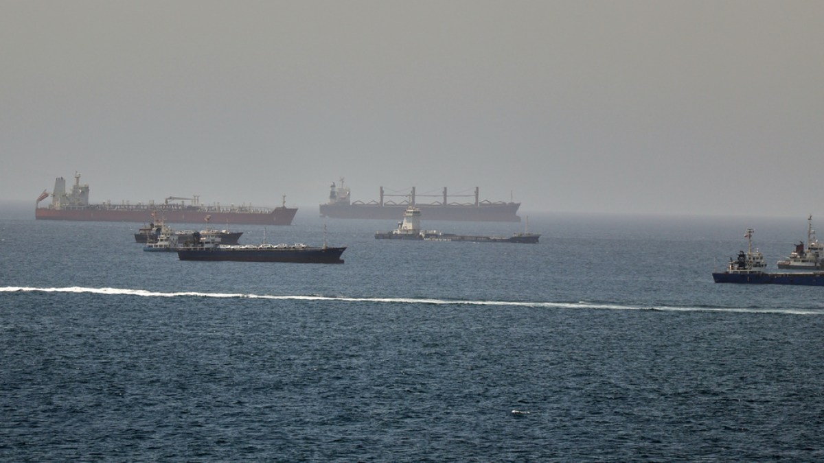 Hormuz dispute strains US-Iran truce as strikes resume