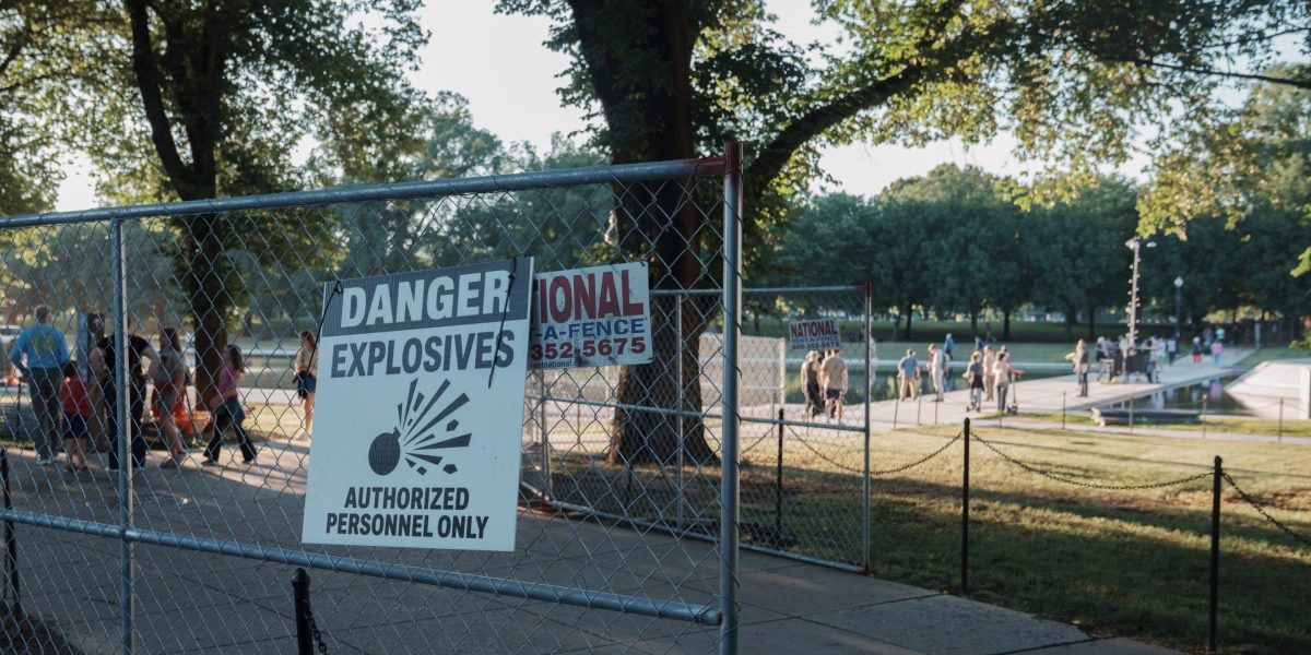 Fencing goes up at Reflecting Pool after Trump vandalism claims