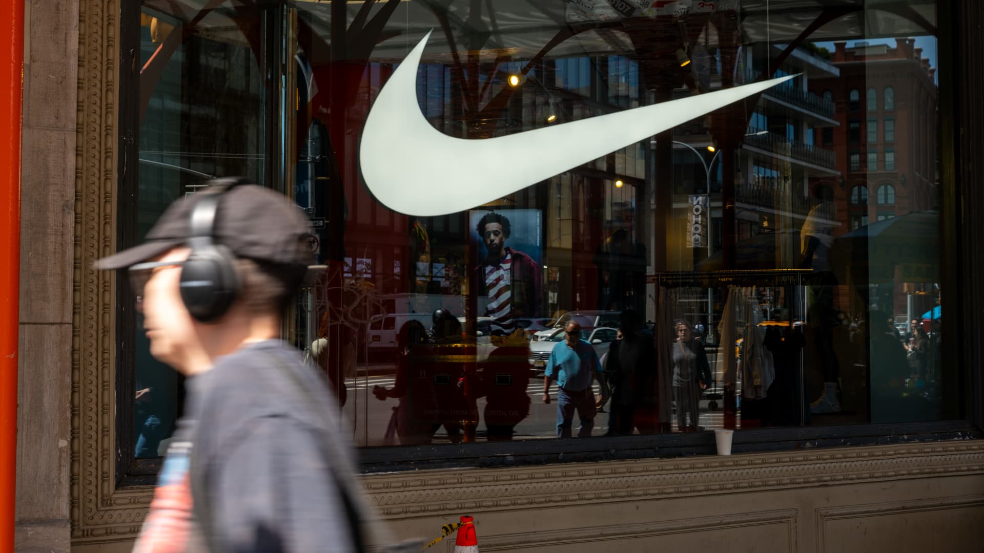 Nike faces fourth-quarter test as turnaround pressures mount
