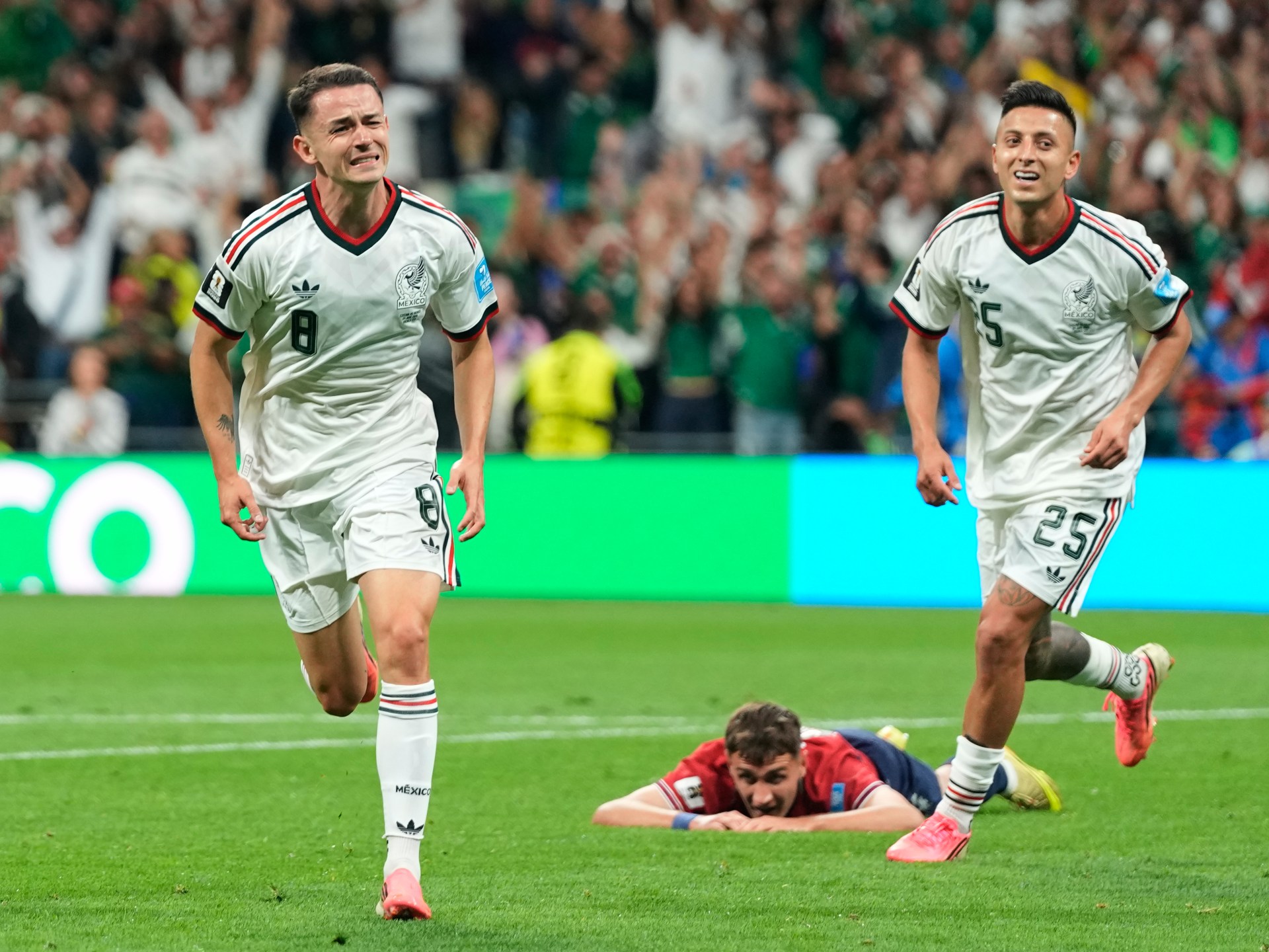 Mexico beat Czechia 3-0 to complete perfect World Cup group run