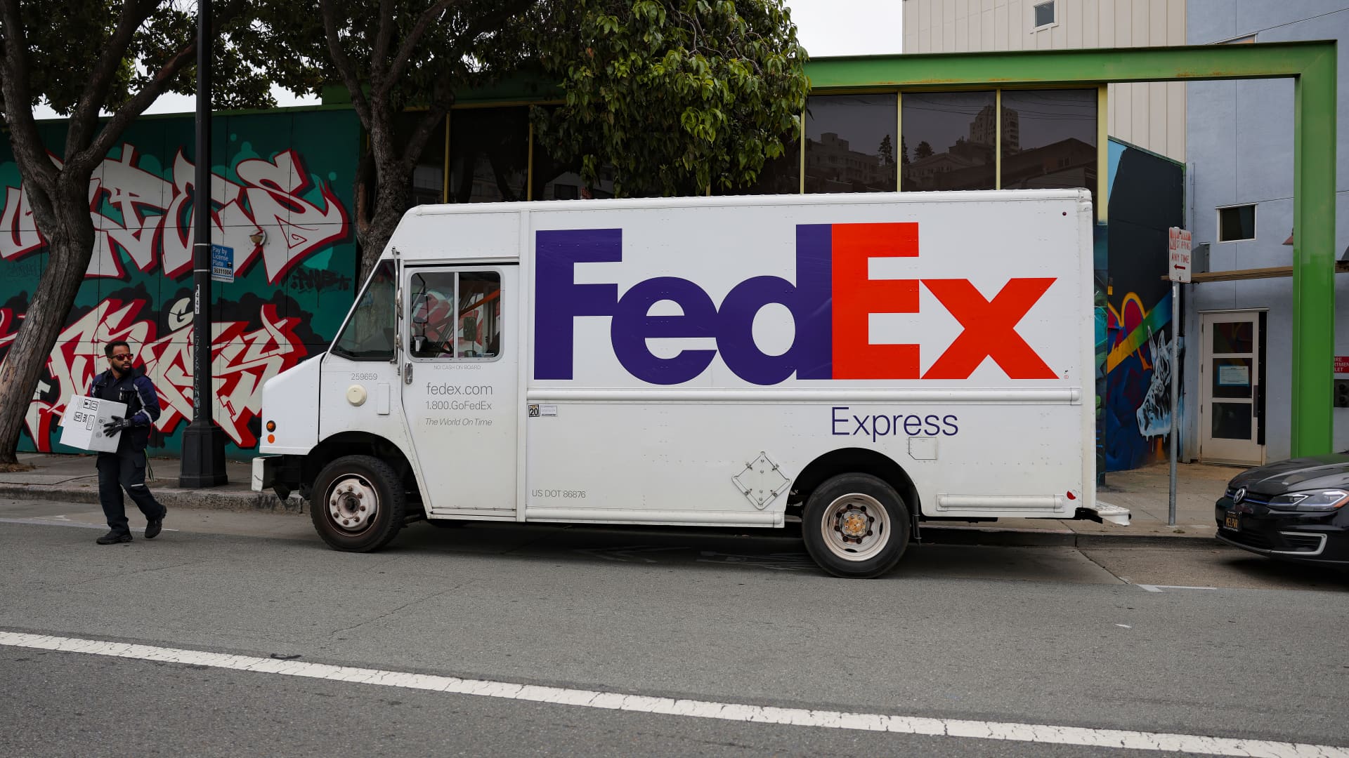 GLP-1 cold storage demand pushes UPS, FedEx and DHL to expand health logistics