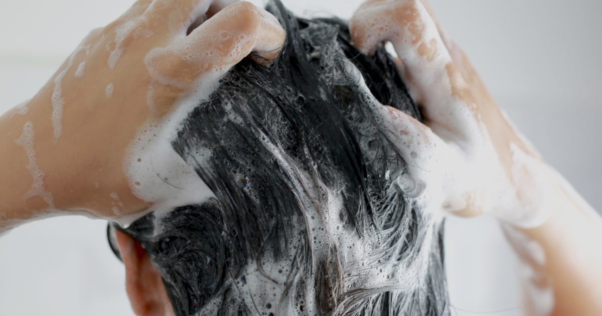 Dermatologists say most shampoos do not need changing during pregnancy