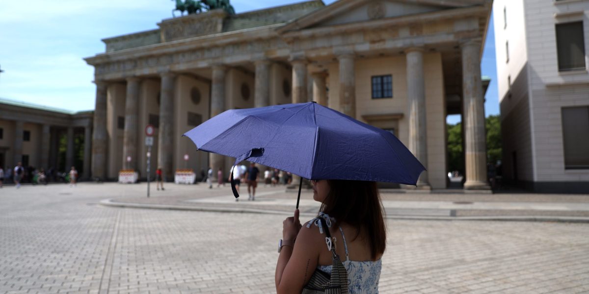 Heat wave cracks Autobahn and strains transport across Europe