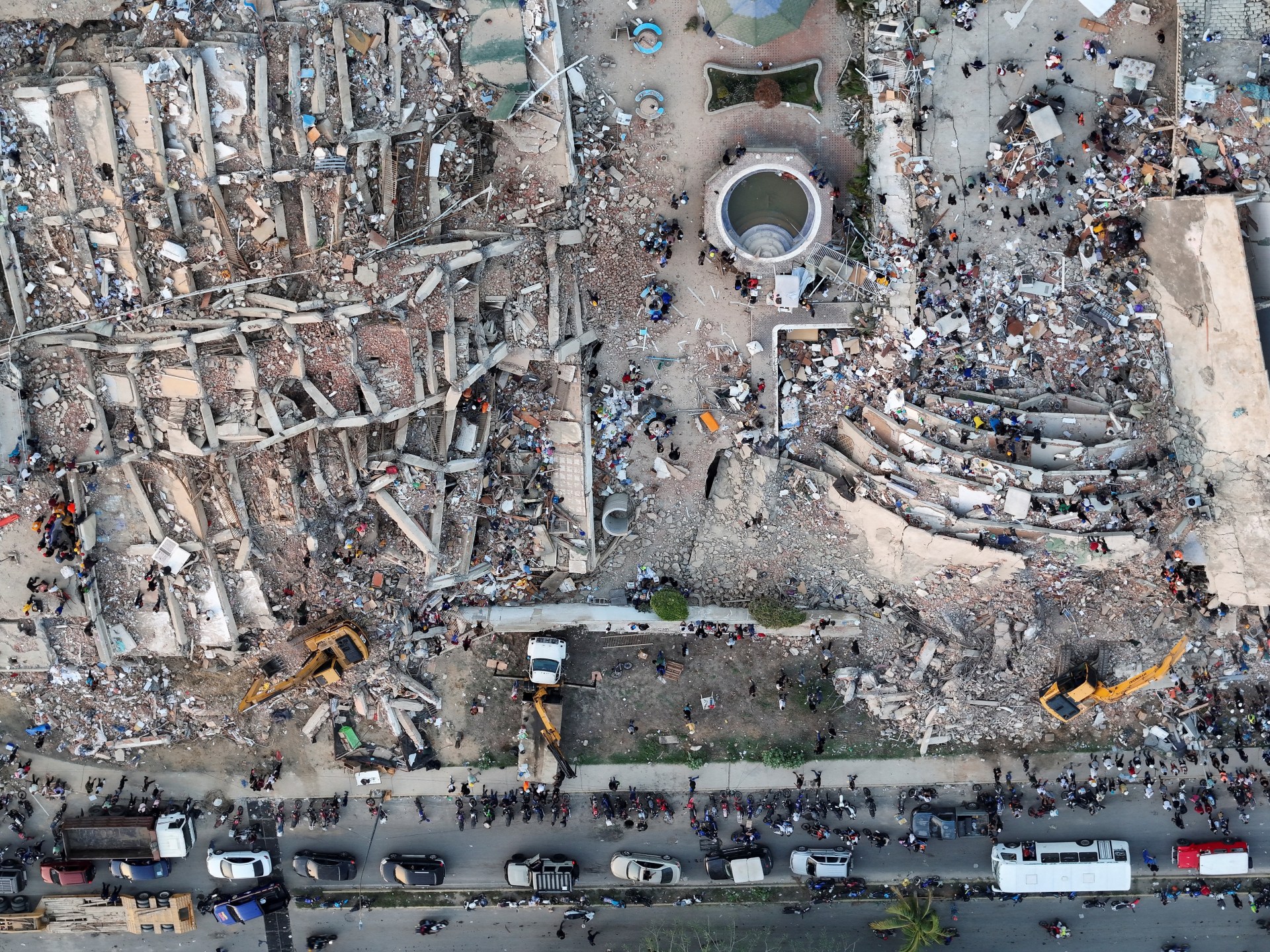 Rescuers search ruins after deadly Venezuela earthquakes