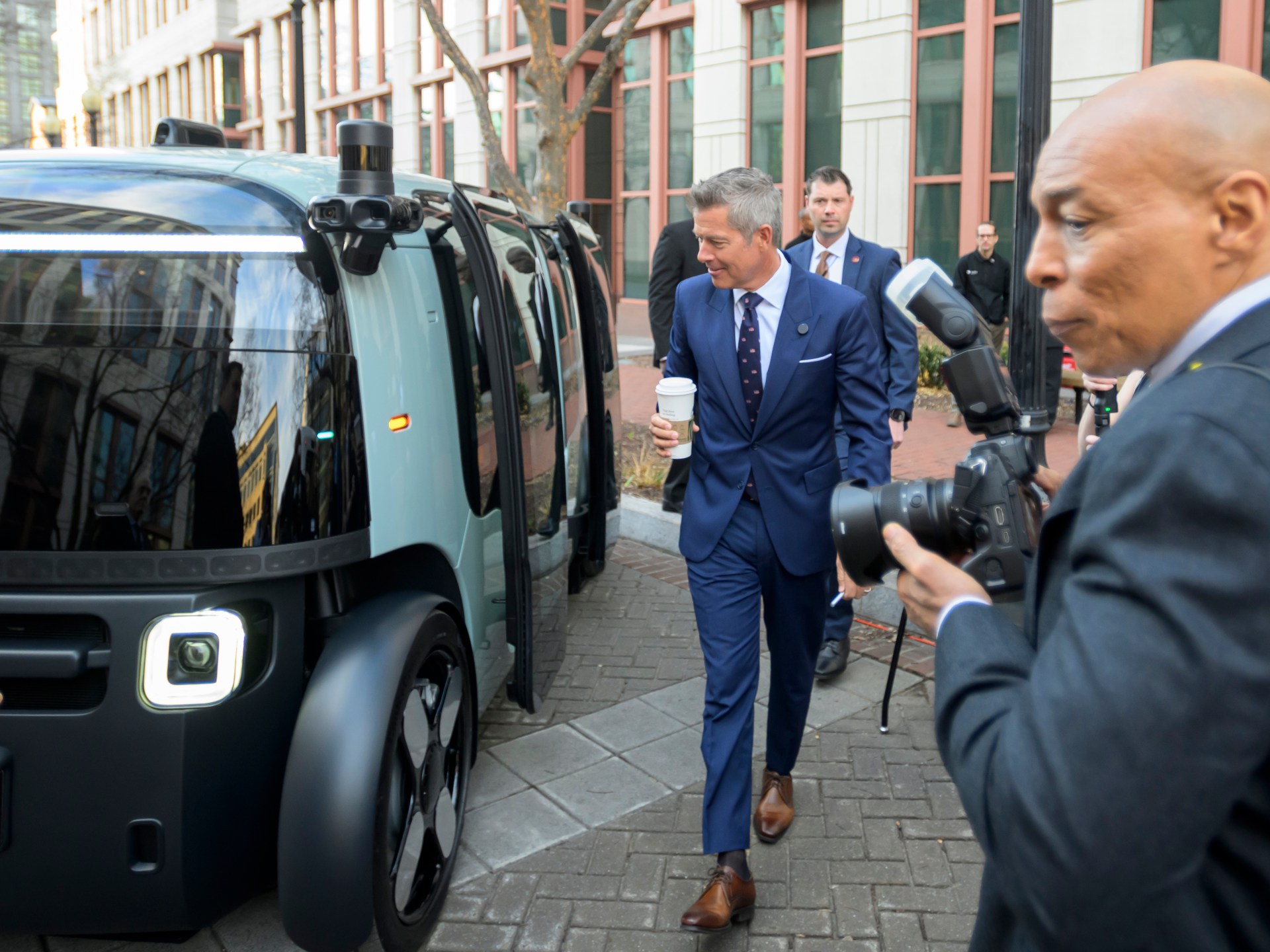Zoox recalls 105 autonomous vehicles over emergency scene response